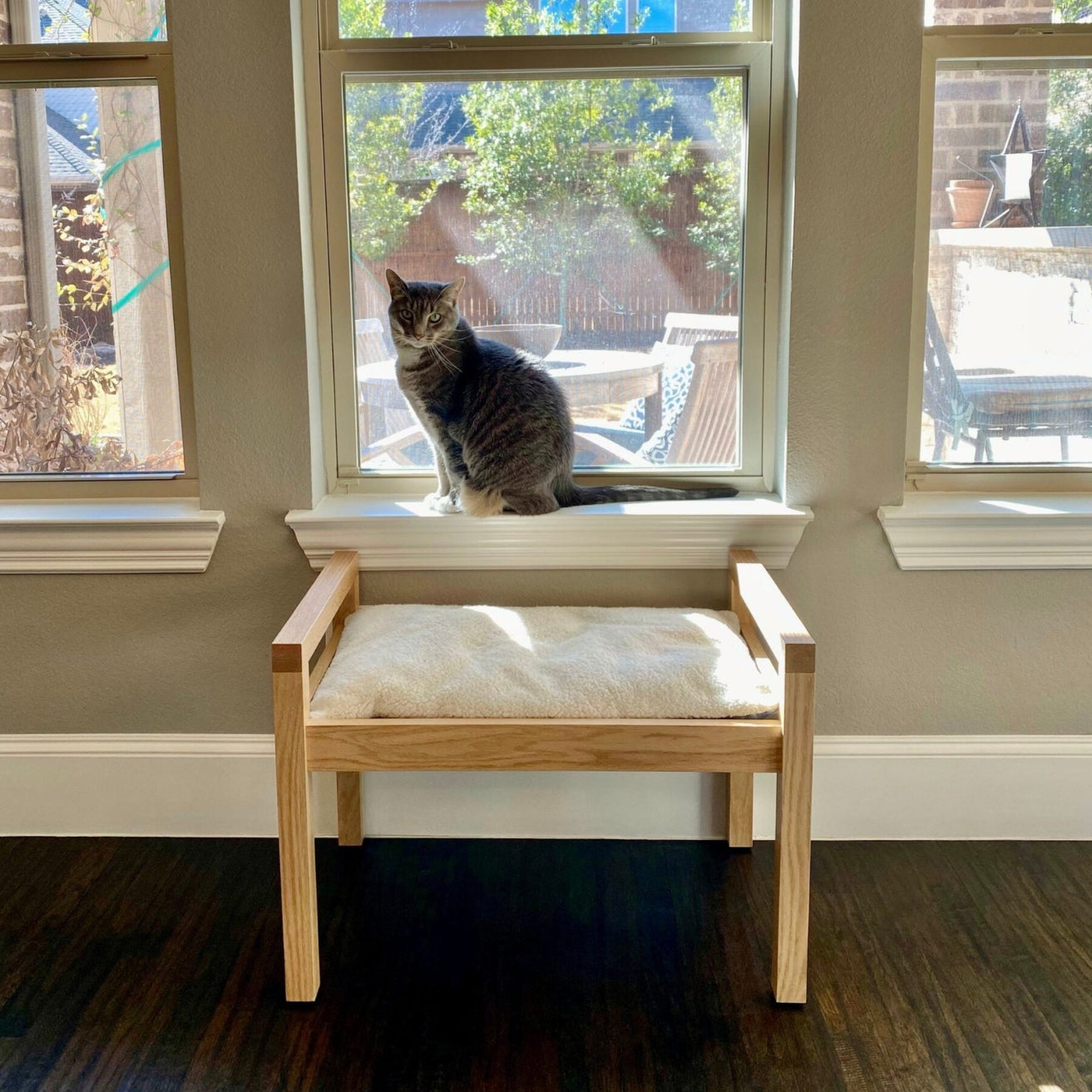 House of Meows Modern Wooden Cat Bed - Cozy Style