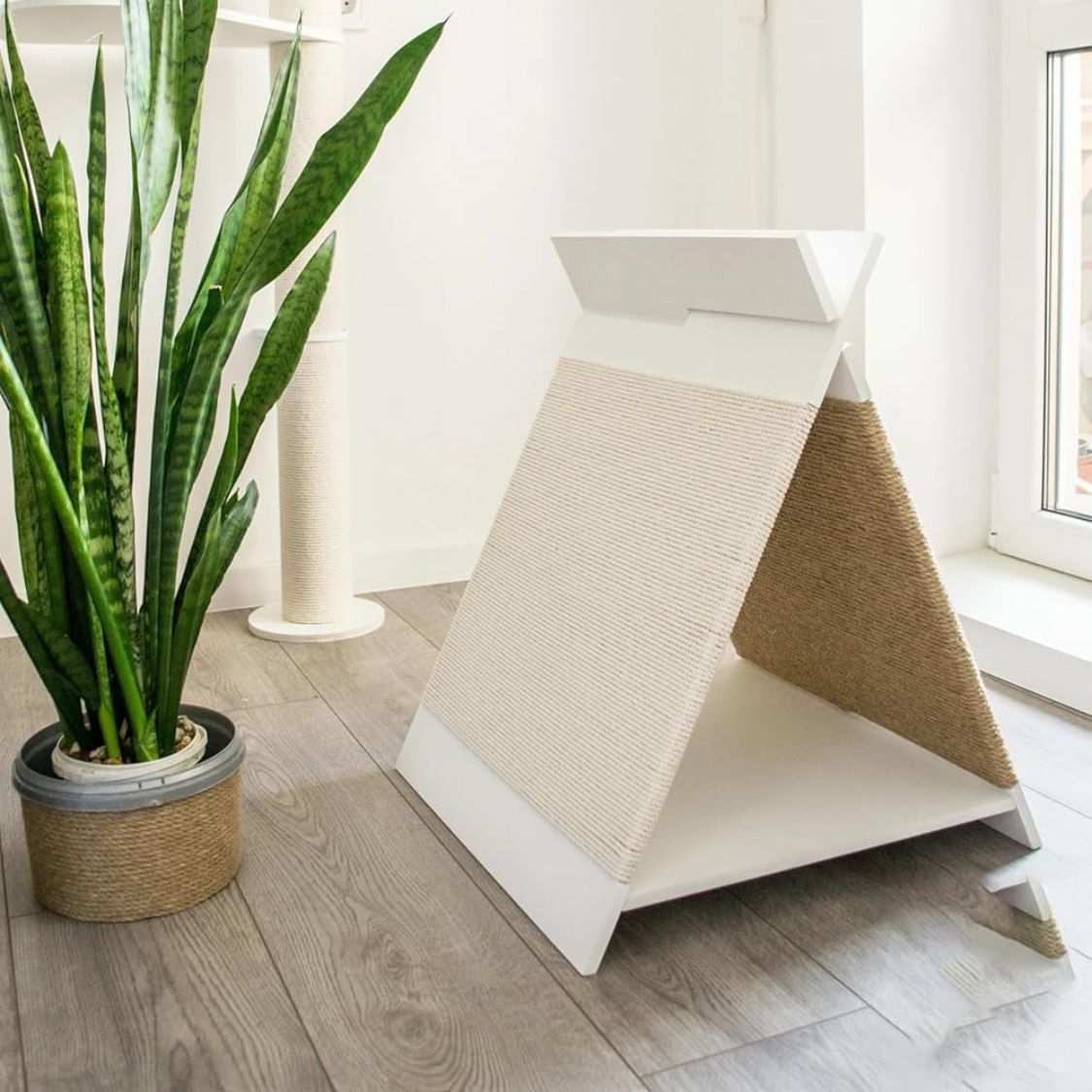 2 in 1 Wooden Cat House with Sisal Scratcher | Indoor Cat Bed, Hideout & Scratching Lounge