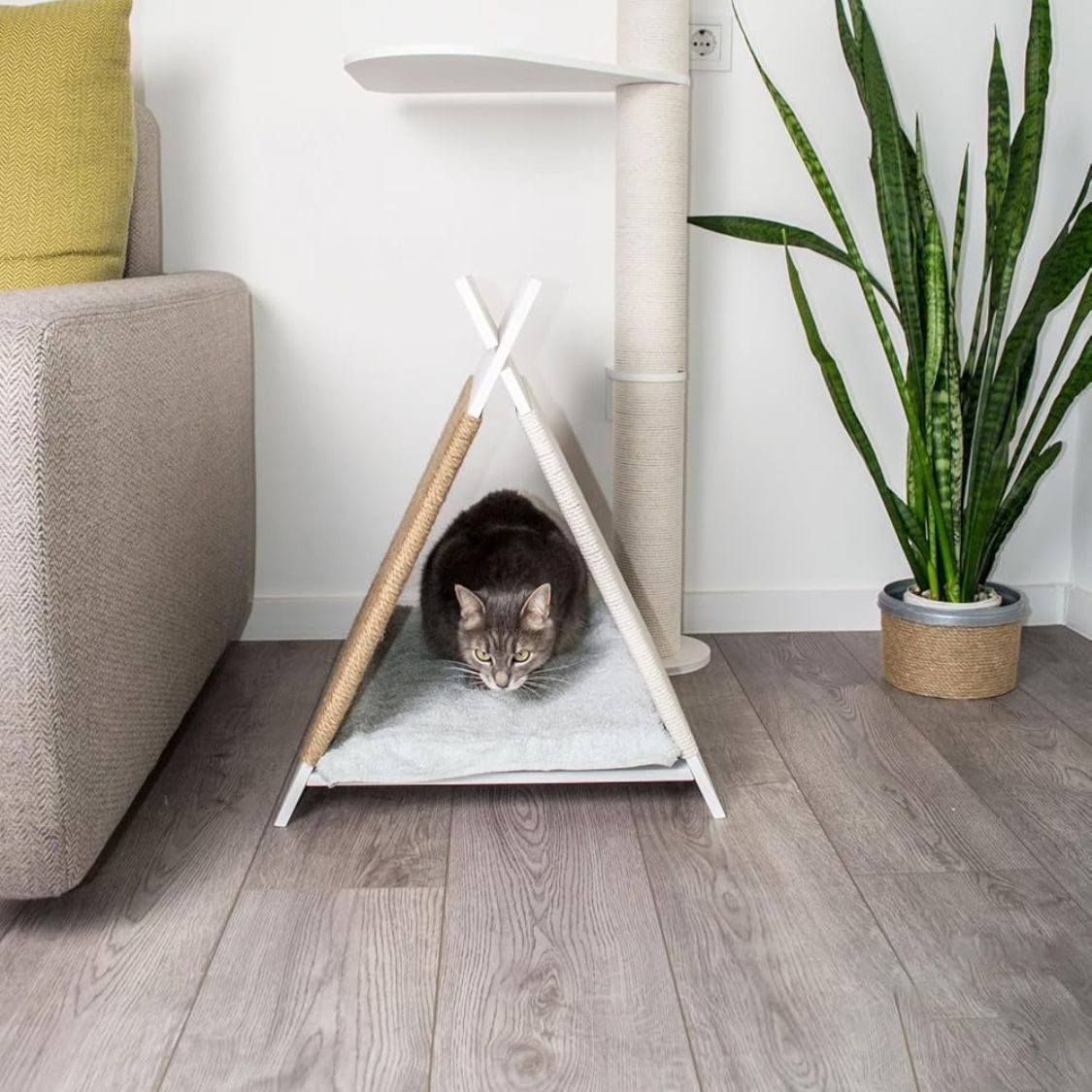 2 in 1 Wooden Cat House with Sisal Scratcher | Indoor Cat Bed, Hideout & Scratching Lounge